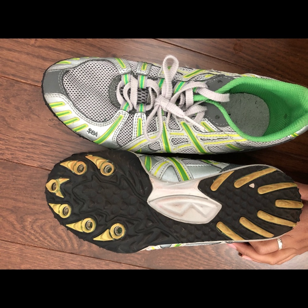 Spike track shoe w/o spikes